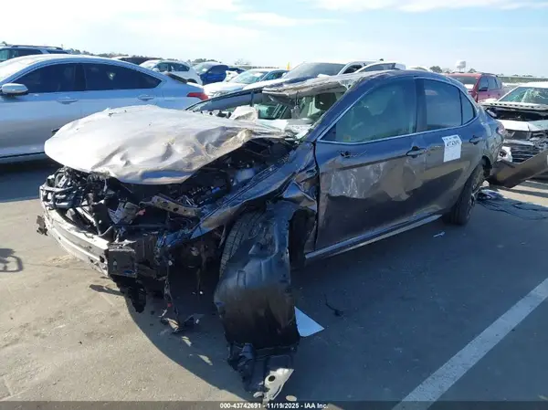 4T1B11HK0KU182579 2019 TOYOTA CAMRY - Image 2