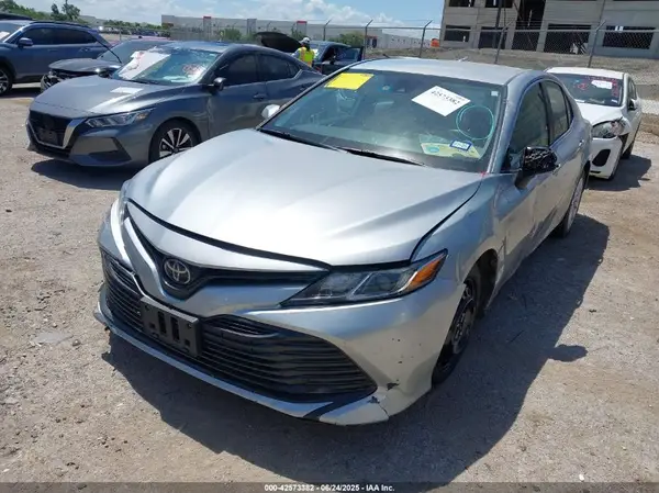 4T1B11HK0KU184316 2019 TOYOTA CAMRY - Image 2