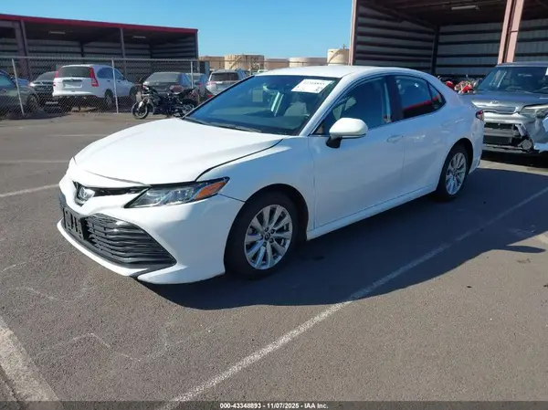 4T1B11HK0KU194747 2019 TOYOTA CAMRY - Image 2