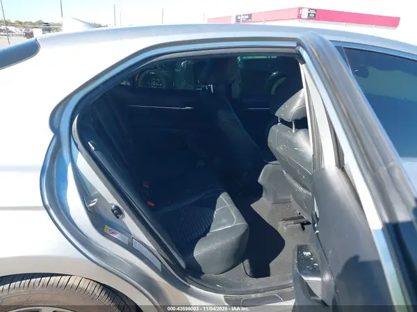 4T1B11HK0KU198880 2019 TOYOTA CAMRY - Image 8