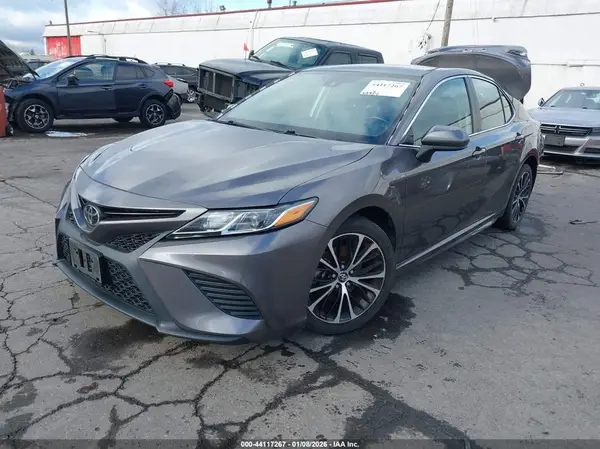 4T1B11HK0KU201017 2019 TOYOTA CAMRY - Image 2