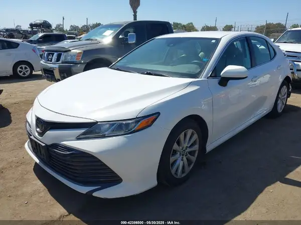 4T1B11HK0KU204029 2019 TOYOTA CAMRY - Image 2