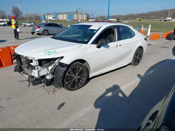 4T1B11HK0KU205522 2019 TOYOTA CAMRY - Image 2