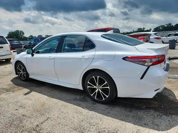 4T1B11HK0KU209764 2019 TOYOTA CAMRY - Image 2