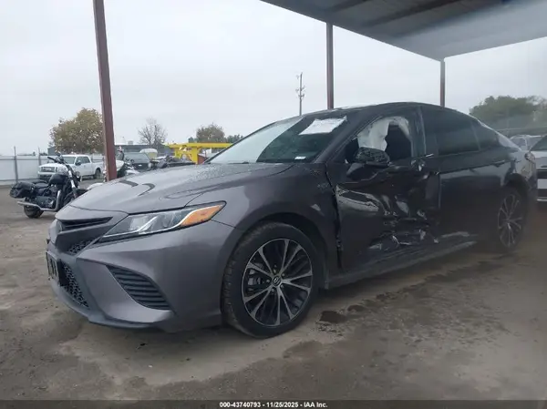 4T1B11HK0KU210168 2019 TOYOTA CAMRY - Image 2
