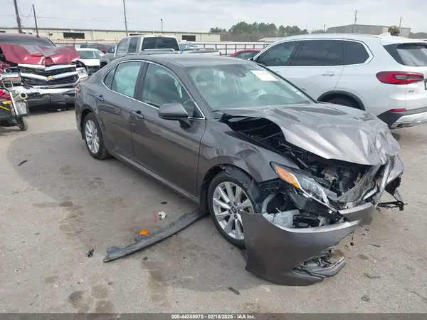 4T1B11HK0KU222112 2019 TOYOTA CAMRY - Image 1