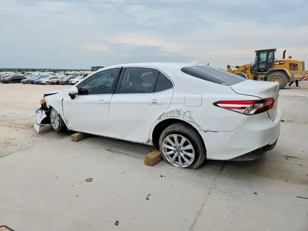 4T1B11HK0KU231120 2019 TOYOTA CAMRY - Image 2