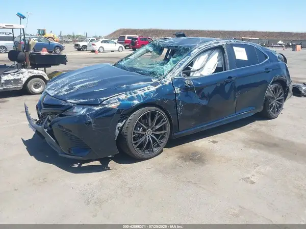 4T1B11HK0KU233174 2019 TOYOTA CAMRY - Image 2