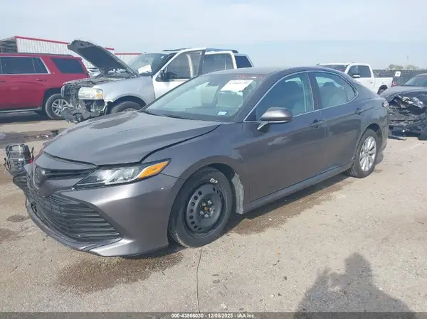 4T1B11HK0KU236897 2019 TOYOTA CAMRY - Image 2