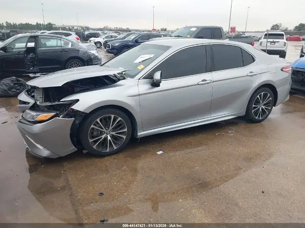 4T1B11HK0KU243008 2019 TOYOTA CAMRY - Image 2