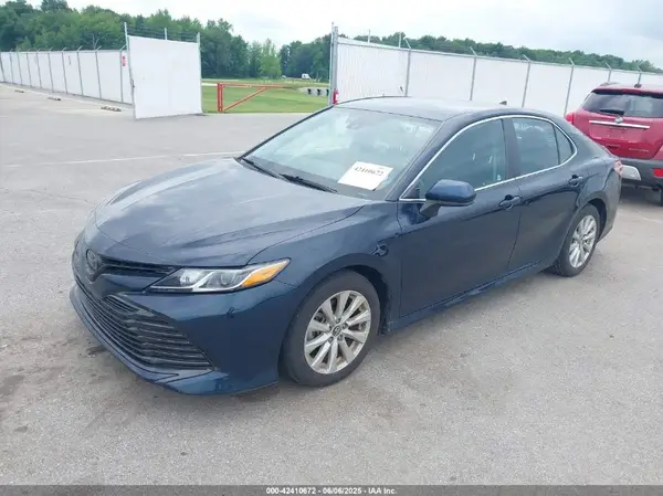 4T1B11HK0KU248371 2019 TOYOTA CAMRY - Image 2