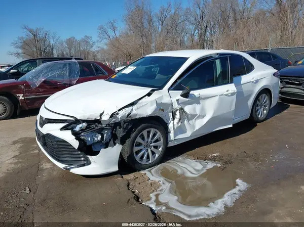 4T1B11HK0KU257233 2019 TOYOTA CAMRY - Image 2