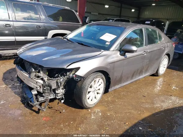 4T1B11HK0KU257765 2019 TOYOTA CAMRY - Image 2