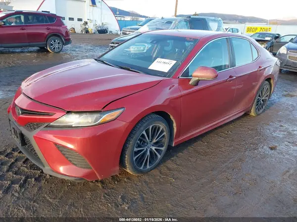 4T1B11HK0KU263002 2019 TOYOTA CAMRY - Image 2