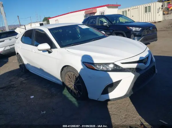 4T1B11HK0KU264747 2019 TOYOTA CAMRY - Image 1