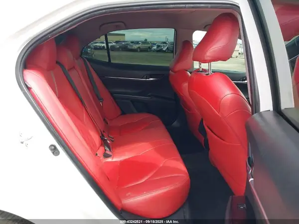 4T1B11HK0KU275988 2019 TOYOTA CAMRY - Image 8