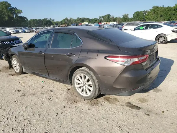 4T1B11HK0KU681656 2019 TOYOTA CAMRY - Image 2
