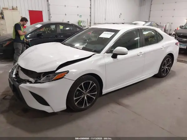4T1B11HK0KU681799 2019 TOYOTA CAMRY - Image 2