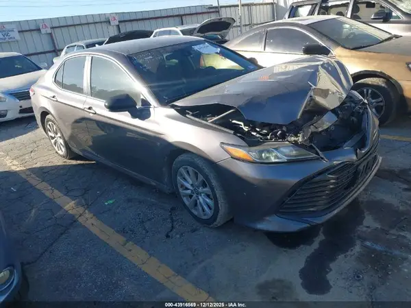 4T1B11HK0KU695573 2019 TOYOTA CAMRY - Image 1