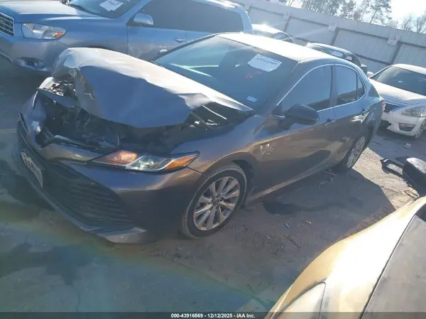 4T1B11HK0KU695573 2019 TOYOTA CAMRY - Image 2