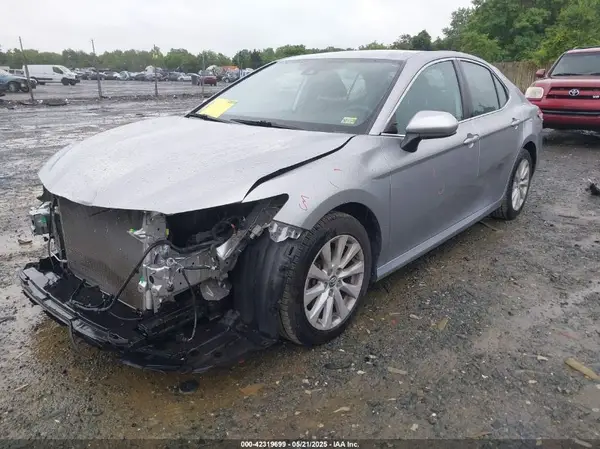 4T1B11HK0KU698215 2019 TOYOTA CAMRY - Image 2