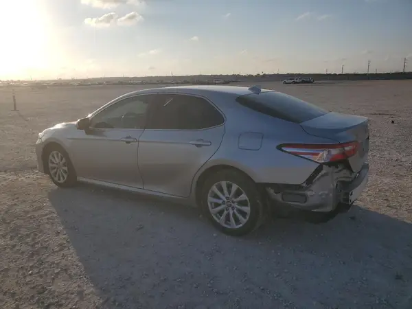4T1B11HK0KU699168 2019 TOYOTA CAMRY - Image 2