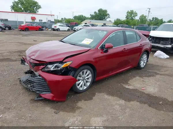 4T1B11HK0KU701422 2019 TOYOTA CAMRY - Image 2