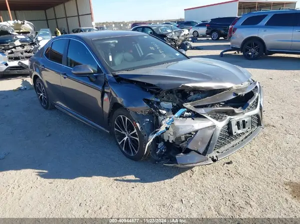 4T1B11HK0KU704532 2019 TOYOTA CAMRY - Image 1