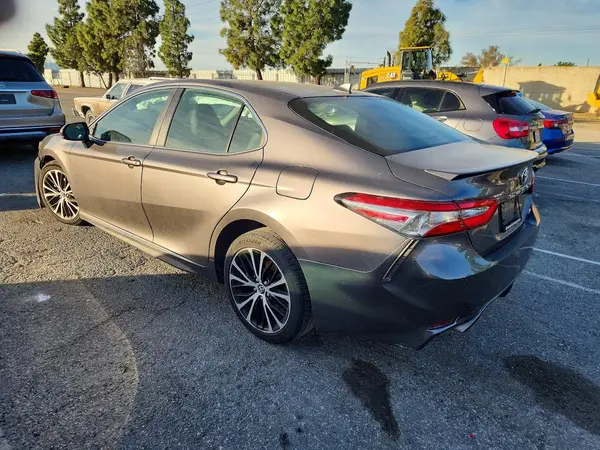 4T1B11HK0KU716566 2019 TOYOTA CAMRY - Image 2