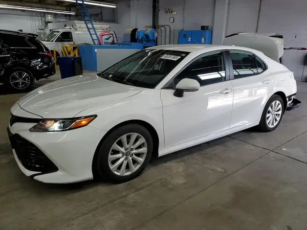 4T1B11HK0KU717524 2019 TOYOTA CAMRY - Image 1