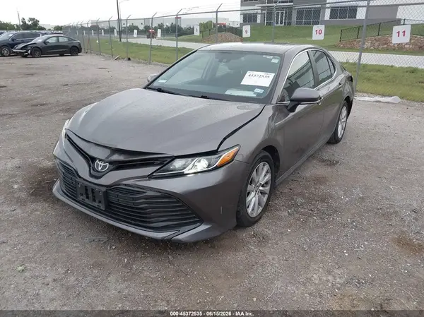 4T1B11HK0KU722996 2019 TOYOTA CAMRY - Image 2