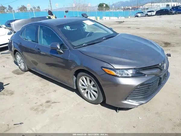 4T1B11HK0KU740690 2019 TOYOTA CAMRY - Image 1