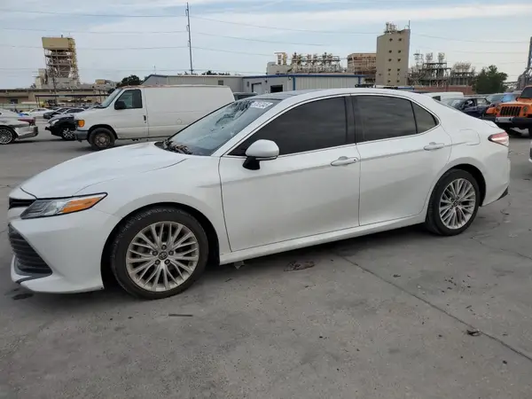4T1B11HK0KU757215 2019 TOYOTA CAMRY - Image 1