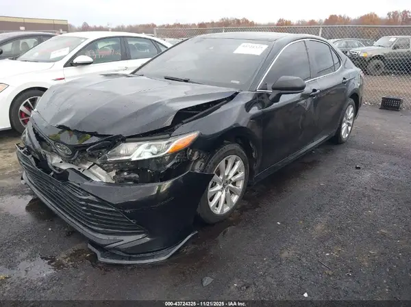 4T1B11HK0KU758526 2019 TOYOTA CAMRY - Image 2