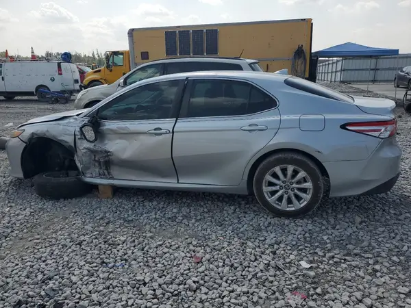 4T1B11HK0KU784818 2019 TOYOTA CAMRY - Image 2