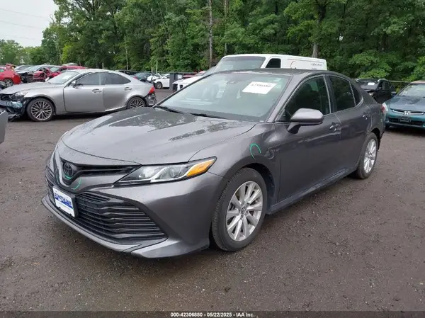 4T1B11HK0KU808082 2019 TOYOTA CAMRY - Image 2