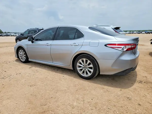 4T1B11HK0KU810219 2019 TOYOTA CAMRY - Image 2