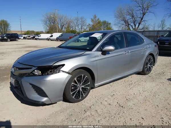 4T1B11HK0KU810768 2019 TOYOTA CAMRY - Image 2