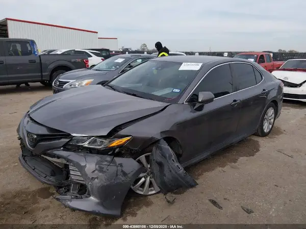 4T1B11HK0KU812326 2019 TOYOTA CAMRY - Image 2