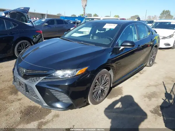 4T1B11HK0KU818577 2019 TOYOTA CAMRY - Image 2