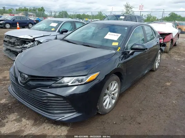 4T1B11HK0KU821995 2019 TOYOTA CAMRY - Image 2