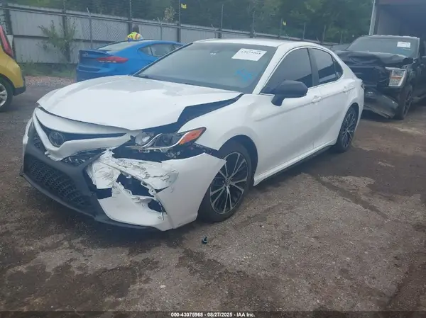 4T1B11HK0KU825979 2019 TOYOTA CAMRY - Image 2