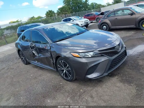 4T1B11HK0KU839588 2019 TOYOTA CAMRY - Image 1