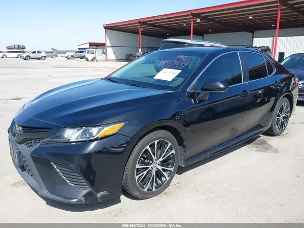 4T1B11HK0KU845665 2019 TOYOTA CAMRY - Image 2