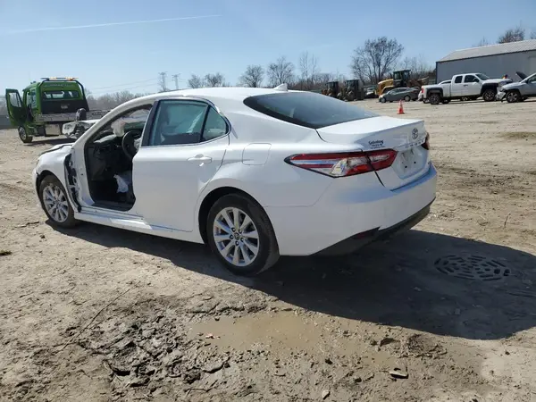 4T1B11HK0KU854012 2019 TOYOTA CAMRY - Image 2