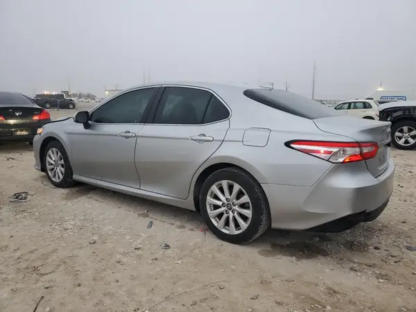 4T1B11HK0KU856584 2019 TOYOTA CAMRY - Image 2