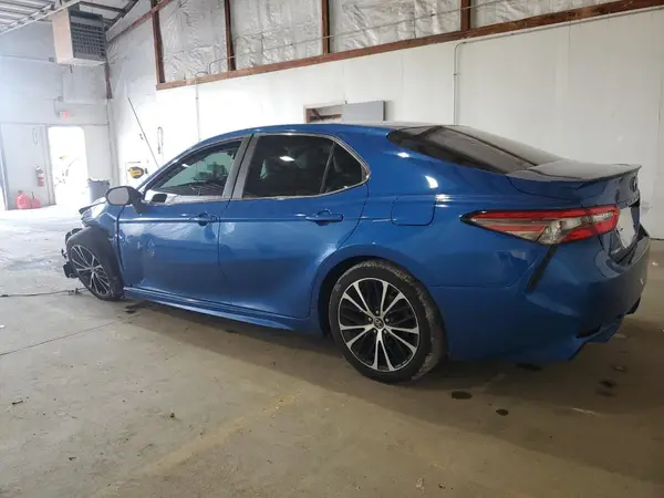 4T1B11HK1JU001164 2018 TOYOTA CAMRY - Image 2