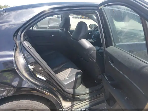 4T1B11HK1JU001861 2018 TOYOTA CAMRY - Image 8