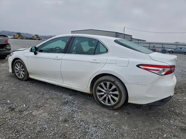 4T1B11HK1JU004436 2018 TOYOTA CAMRY - Image 2