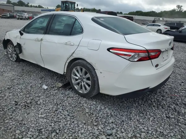 4T1B11HK1JU004467 2018 TOYOTA CAMRY - Image 2